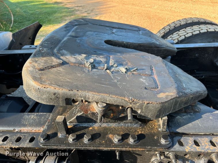 image for item IA9115 2012 Mack CXU613  semi truck