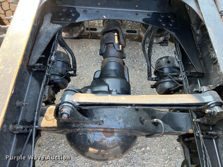 image for item IA9115 2012 Mack CXU613  semi truck