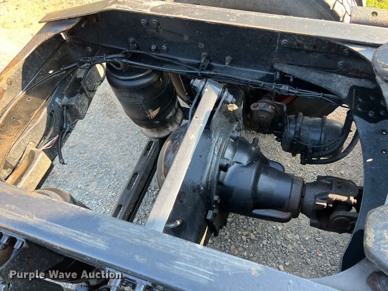 image for item IA9115 2012 Mack CXU613  semi truck