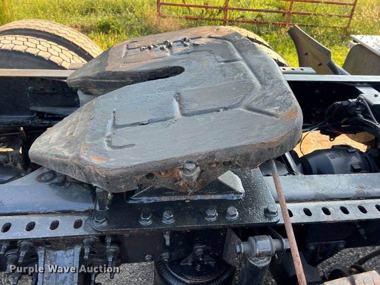 image for item IA9115 2012 Mack CXU613  semi truck