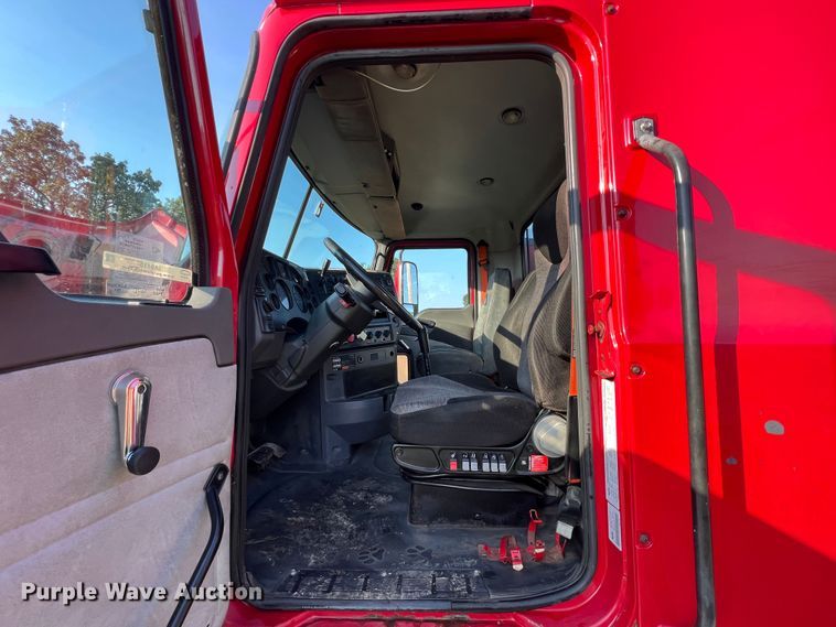 image for item IA9115 2012 Mack CXU613  semi truck