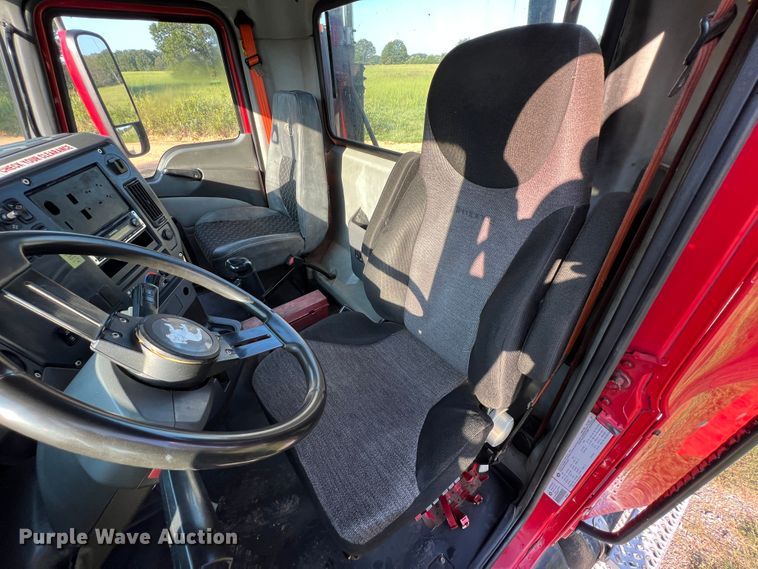 image for item IA9115 2012 Mack CXU613  semi truck