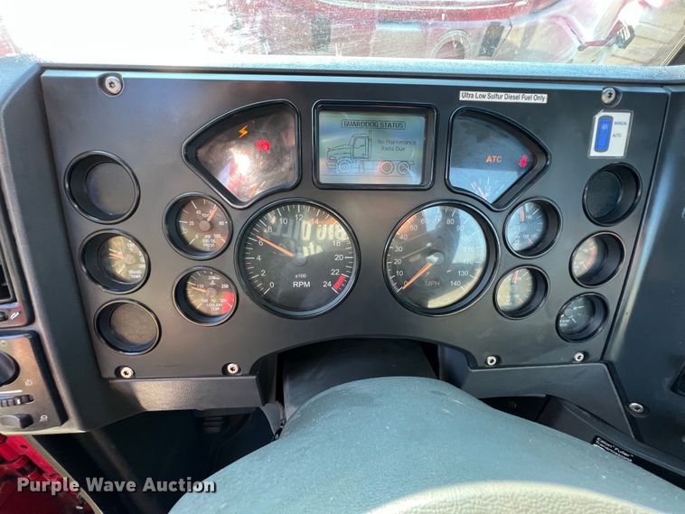 image for item IA9115 2012 Mack CXU613  semi truck