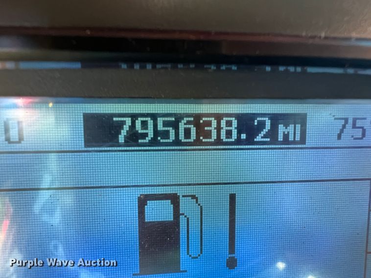 image for item IA9115 2012 Mack CXU613  semi truck