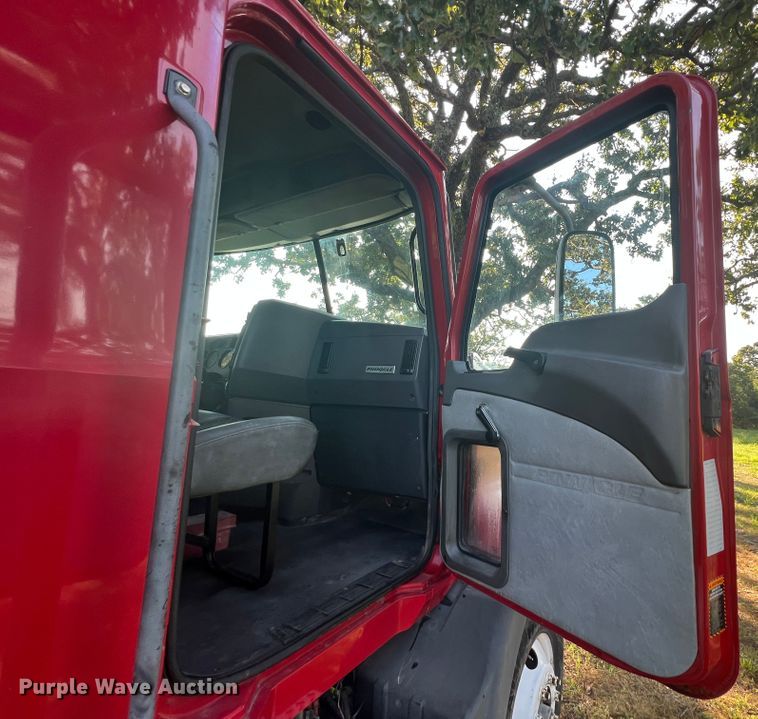 image for item IA9115 2012 Mack CXU613  semi truck