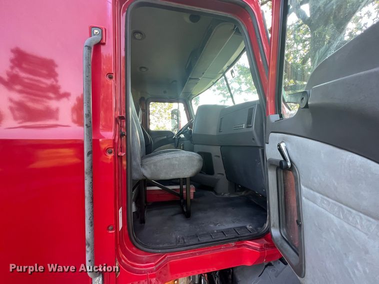 image for item IA9115 2012 Mack CXU613  semi truck