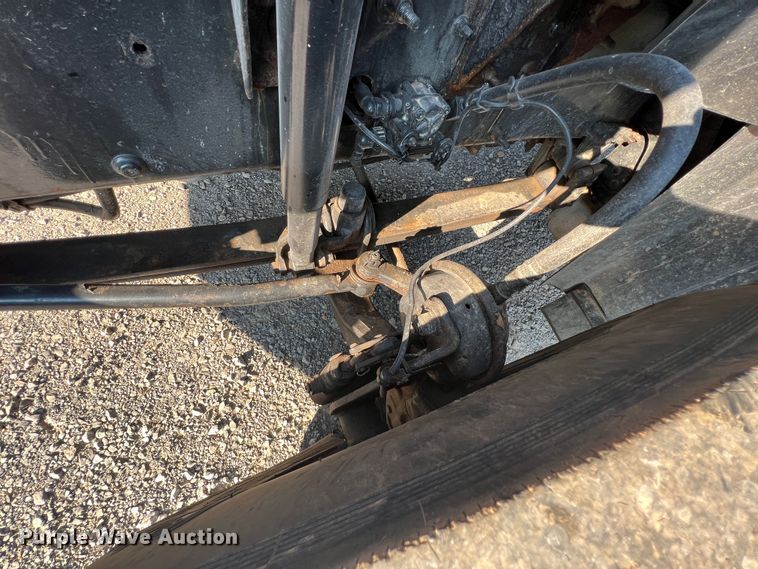 image for item IA9115 2012 Mack CXU613  semi truck