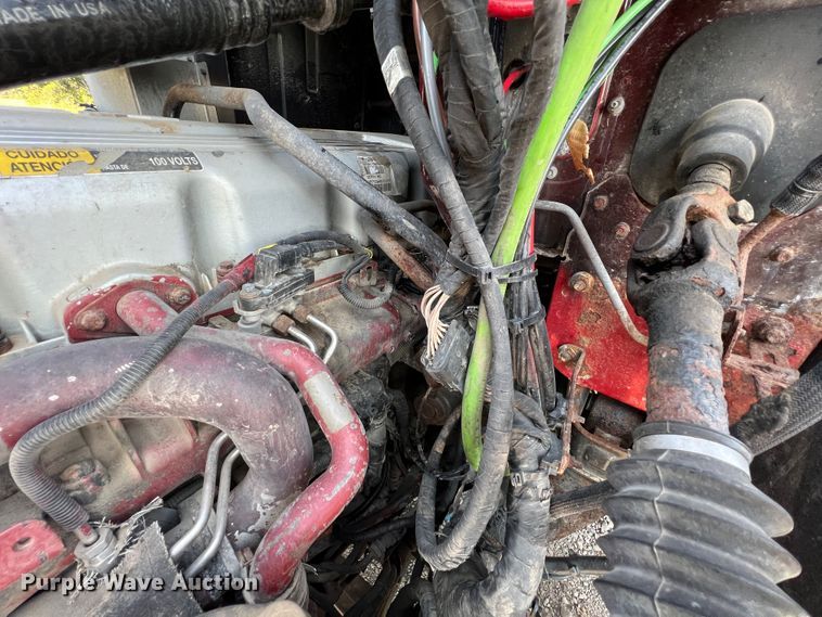 image for item IA9115 2012 Mack CXU613  semi truck