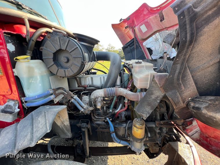 image for item IA9115 2012 Mack CXU613  semi truck