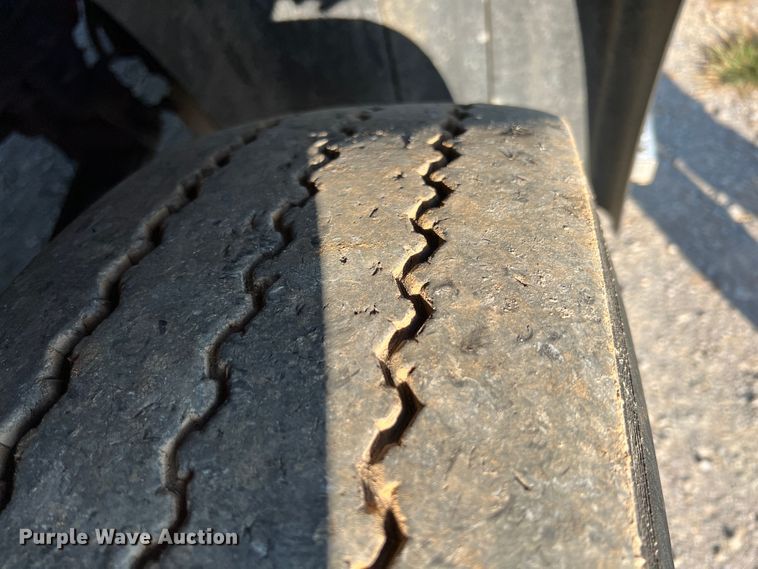 image for item IA9115 2012 Mack CXU613  semi truck