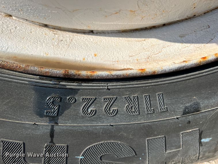 image for item IA9115 2012 Mack CXU613  semi truck