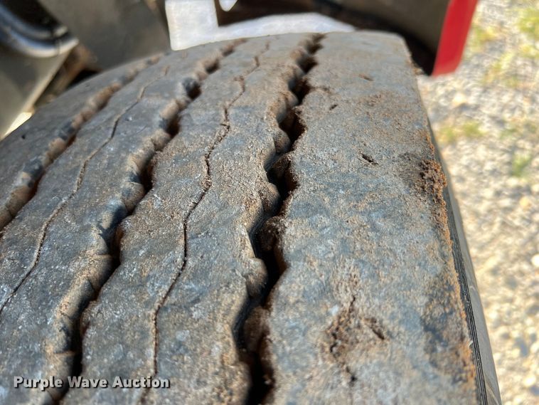 image for item IA9115 2012 Mack CXU613  semi truck