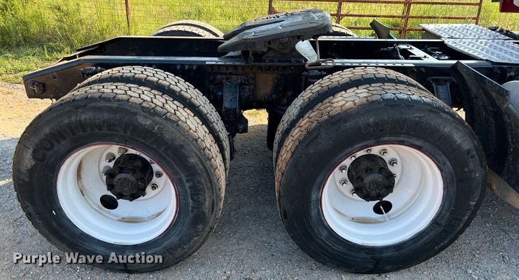 image for item IA9115 2012 Mack CXU613  semi truck