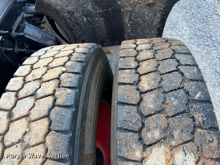 image for item IA9115 2012 Mack CXU613  semi truck