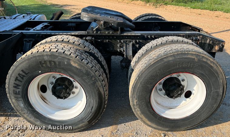 image for item IA9115 2012 Mack CXU613  semi truck