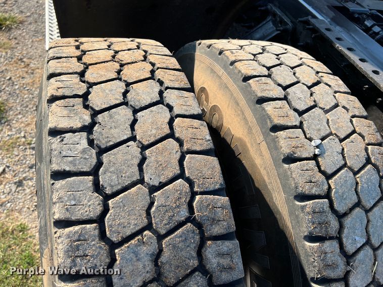 image for item IA9115 2012 Mack CXU613  semi truck