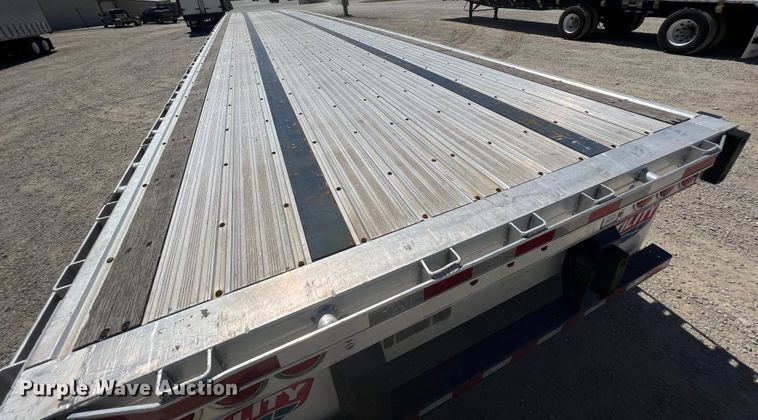 image for item IA9132 2015 Great Dane FLP-0024-00048  flatbed trailer