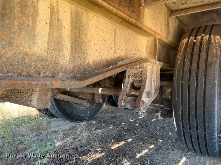 image for item IA9133 1995 Trail Eze D30T30  tilt deck equipment trailer