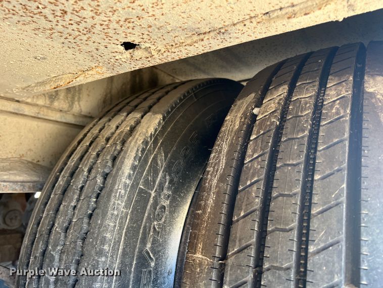 image for item IA9133 1995 Trail Eze D30T30  tilt deck equipment trailer