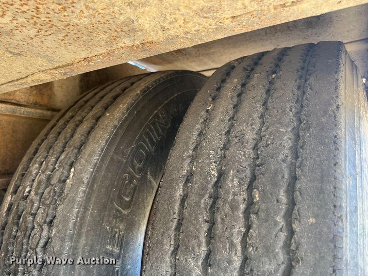 image for item IA9133 1995 Trail Eze D30T30  tilt deck equipment trailer