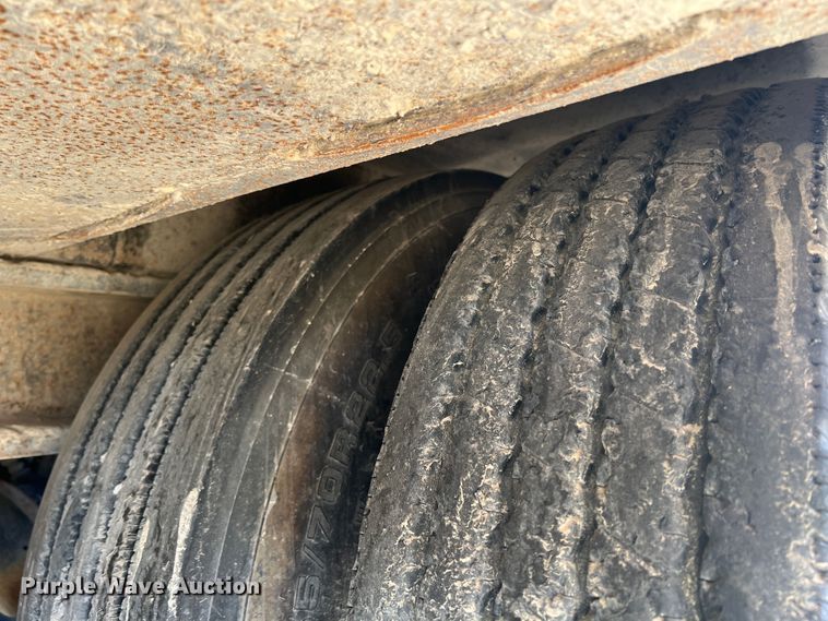 image for item IA9133 1995 Trail Eze D30T30  tilt deck equipment trailer