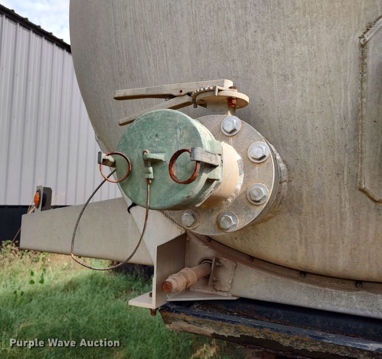 image for item JR9444 2012 Acro 8400  tank trailer