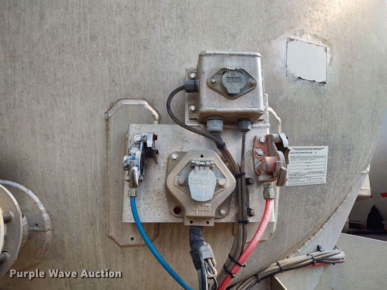 image for item JR9444 2012 Acro 8400  tank trailer