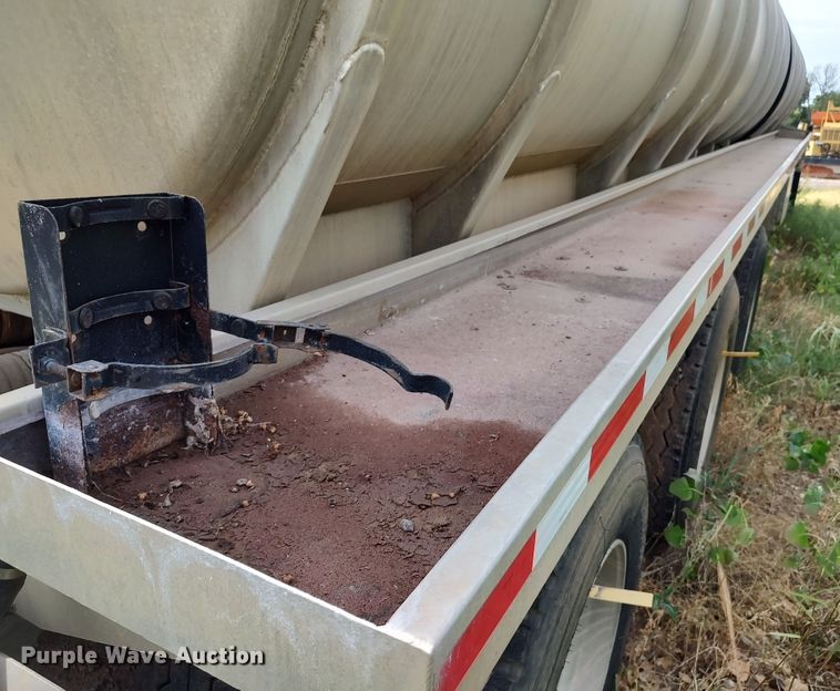 image for item JR9444 2012 Acro 8400  tank trailer