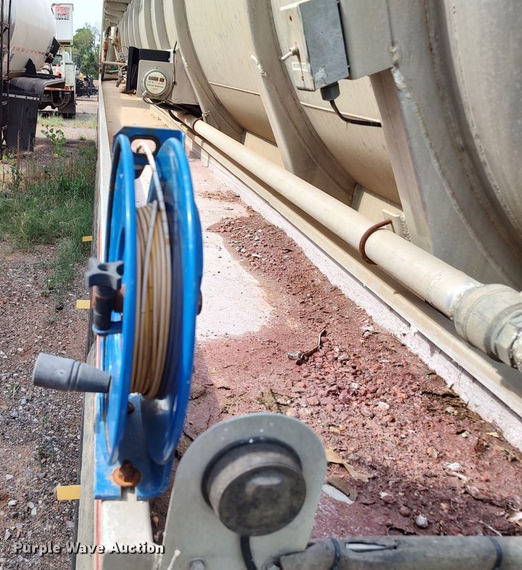 image for item JR9444 2012 Acro 8400  tank trailer