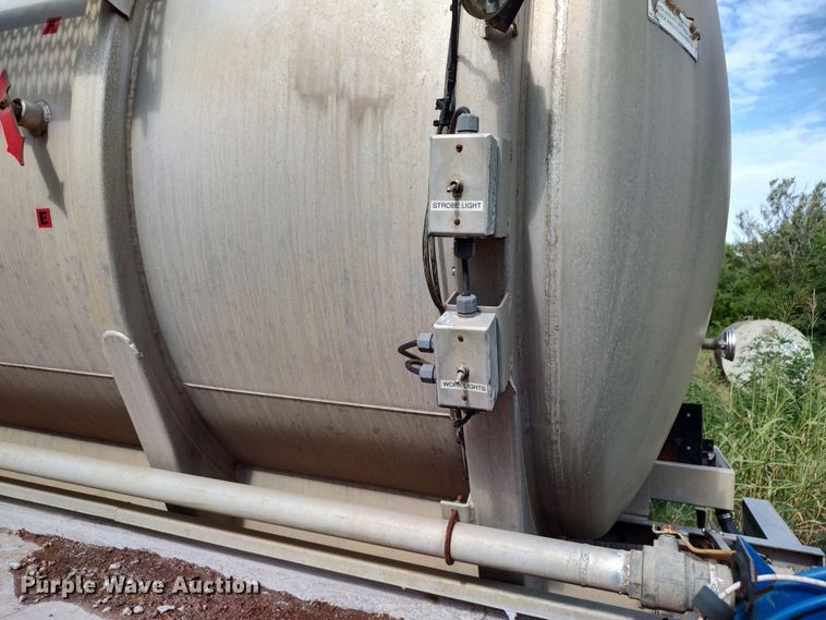 image for item JR9444 2012 Acro 8400  tank trailer