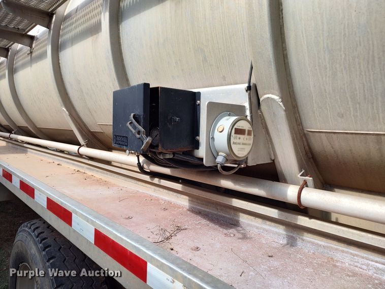 image for item JR9444 2012 Acro 8400  tank trailer