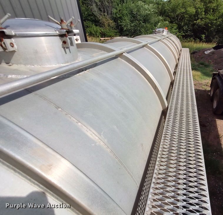 image for item JR9444 2012 Acro 8400  tank trailer