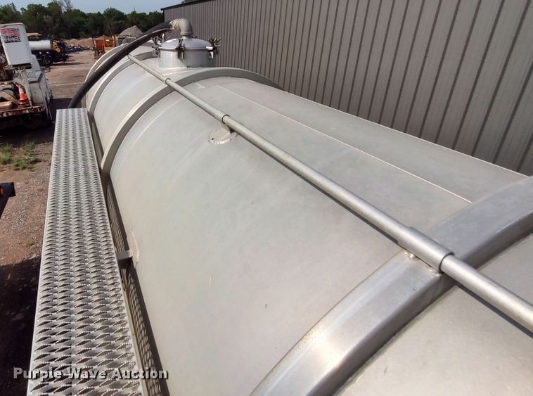 image for item JR9444 2012 Acro 8400  tank trailer