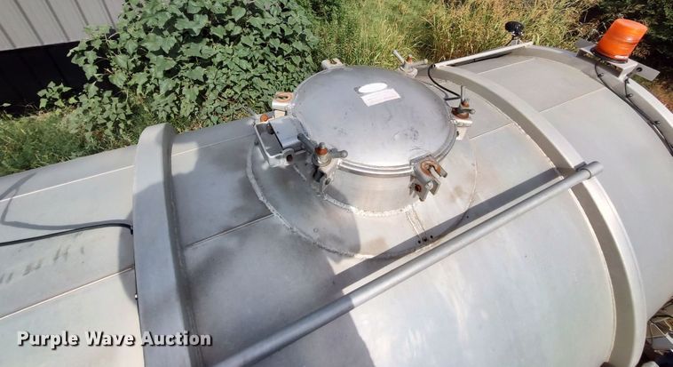 image for item JR9444 2012 Acro 8400  tank trailer