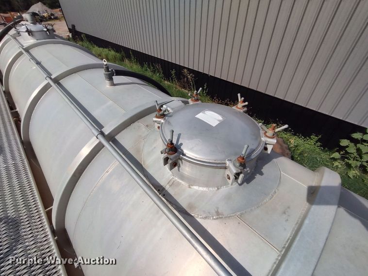 image for item JR9444 2012 Acro 8400  tank trailer