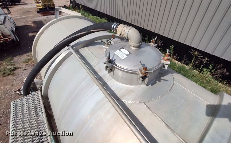 image for item JR9444 2012 Acro 8400  tank trailer