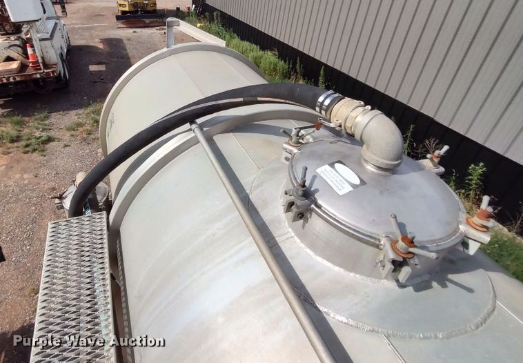 image for item JR9444 2012 Acro 8400  tank trailer