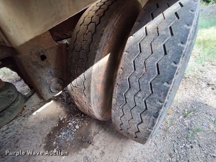 image for item JR9444 2012 Acro 8400  tank trailer