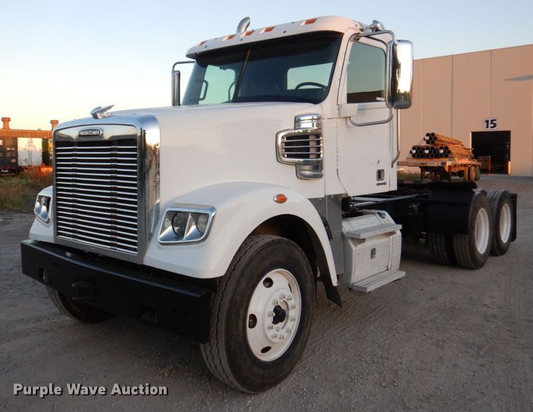 image for item KF9517 2013 Freightliner Coronado  semi truck