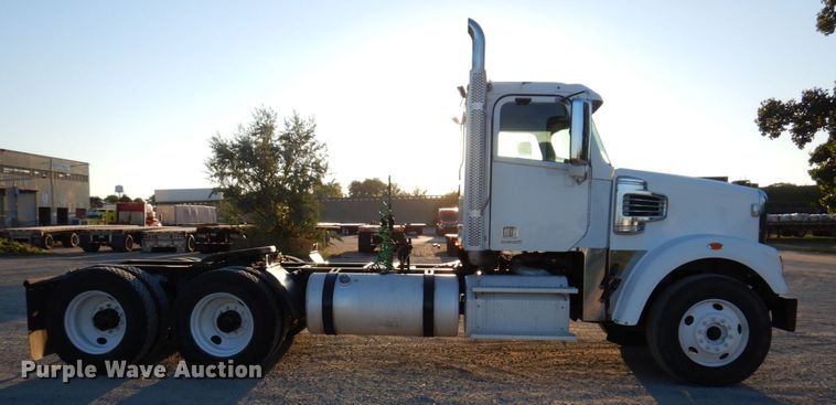 image for item KF9517 2013 Freightliner Coronado  semi truck