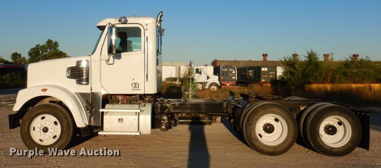 image for item KF9517 2013 Freightliner Coronado  semi truck