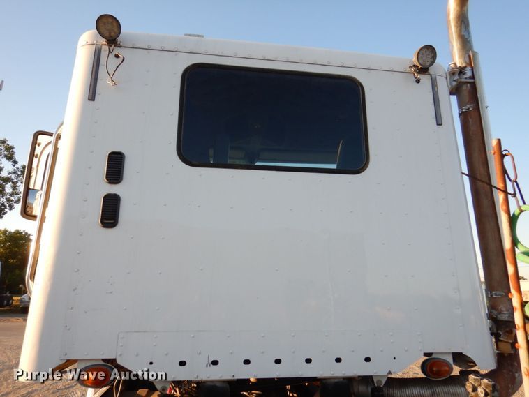 image for item KF9517 2013 Freightliner Coronado  semi truck