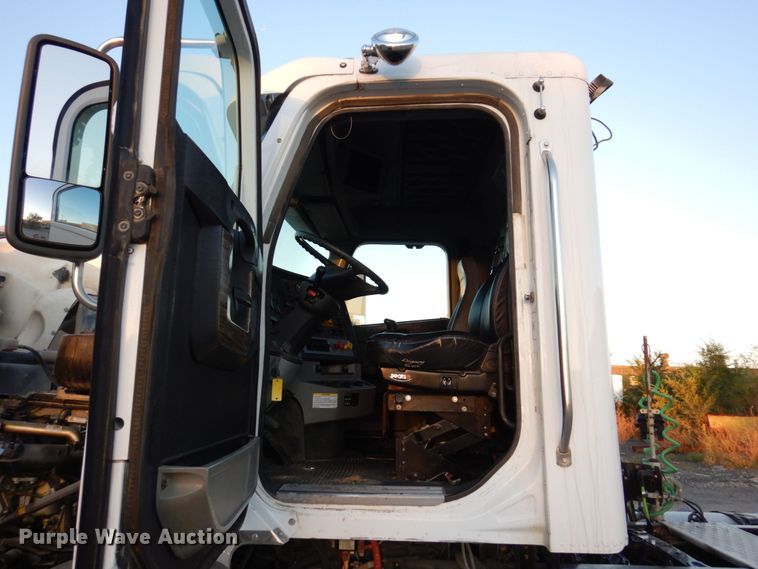 image for item KF9517 2013 Freightliner Coronado  semi truck