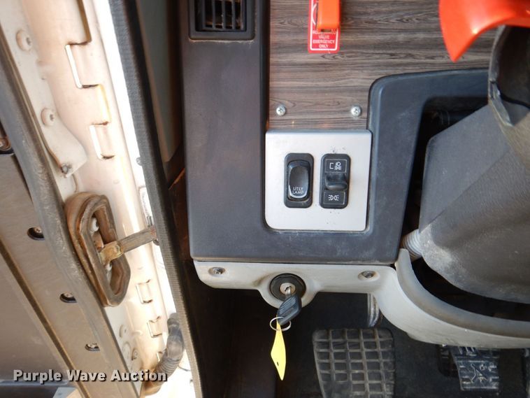 image for item KF9517 2013 Freightliner Coronado  semi truck