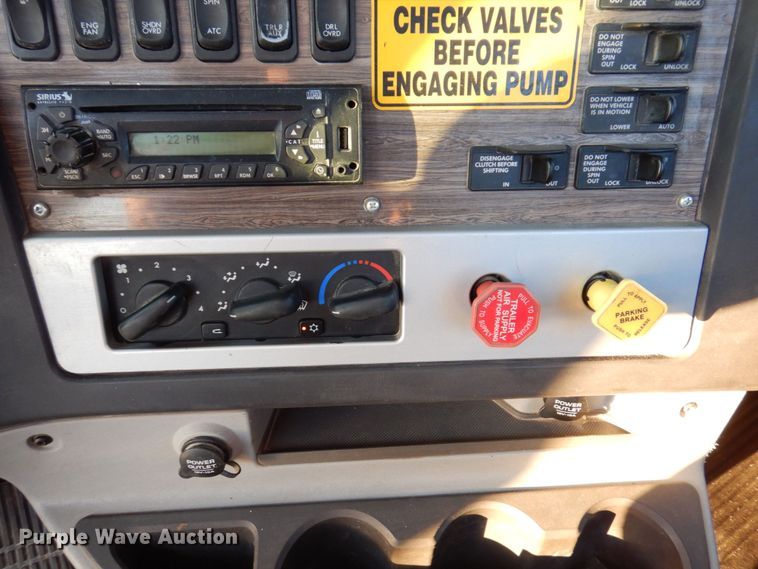 image for item KF9517 2013 Freightliner Coronado  semi truck