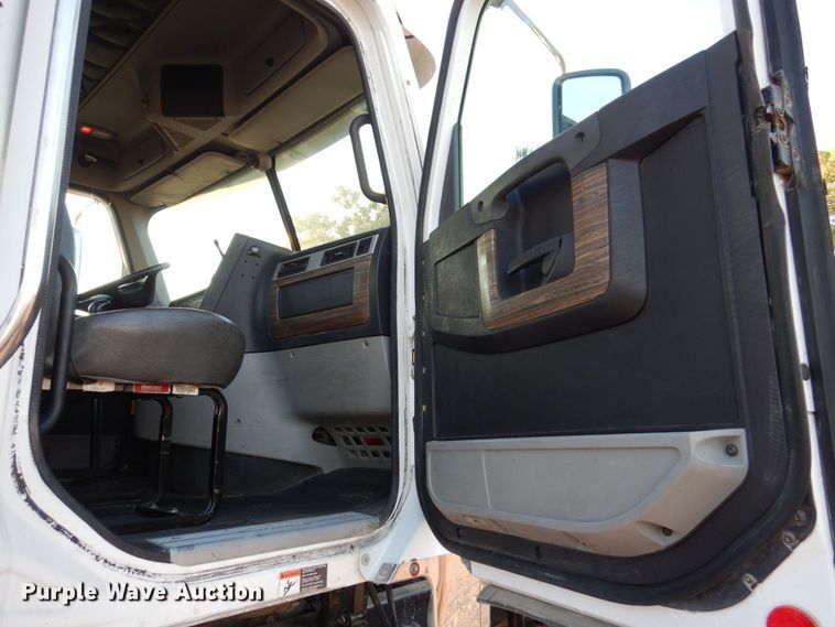 image for item KF9517 2013 Freightliner Coronado  semi truck