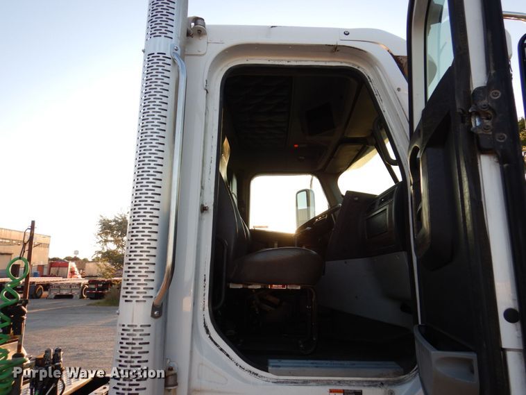 image for item KF9517 2013 Freightliner Coronado  semi truck