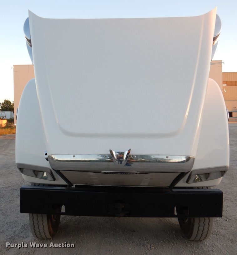 image for item KF9517 2013 Freightliner Coronado  semi truck