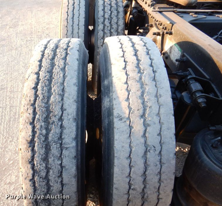 image for item KF9517 2013 Freightliner Coronado  semi truck