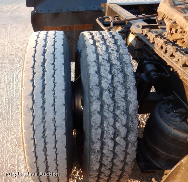 image for item KF9517 2013 Freightliner Coronado  semi truck